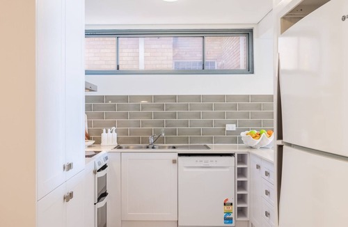 Salamander Bay House | Kooyonga 1, 211 Soldiers Point Rd - waterfront, views linen, aircon