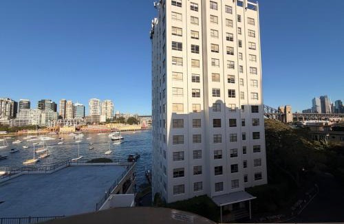 McMahons Point Apartment | KozyGuru | MacMahons Point | Harbour Hideaway