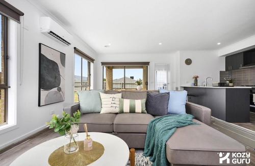 Pakenham Apartment | KozyGuru Pakenham Comfortable 4-Bedroom House
