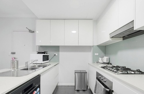 Wolli Creek Apartment | KozyGuru | Wolli Creek | Stylish Urban Retreat