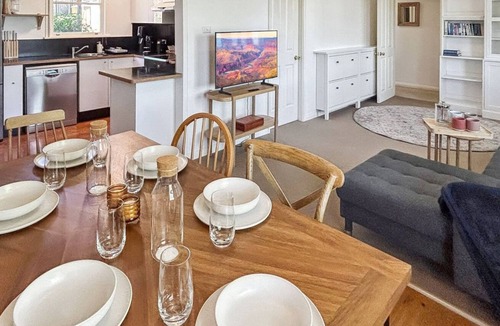 Jindabyne House | Kumquat Cottage pet friendly home with spacious backyard.