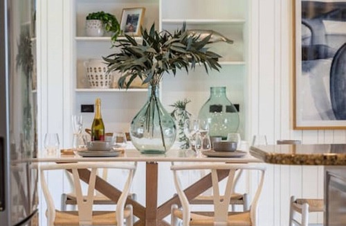 Tennyson House | La Brisa - Waterfront Retreat between Lake & Coast