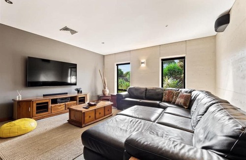Burnside House | La Dimora - Tranquil Retreat Where Bush Meets Beach