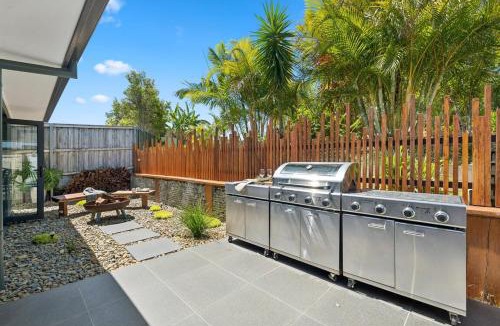 Sapphire Beach House | La Playa - Pool, Gym, Fire Pit, pets OK