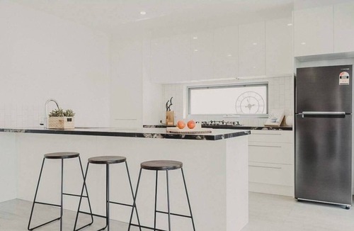 Dromana Condo | La Via Del Mare