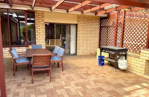 Kingscote House | Lacey's Holiday House