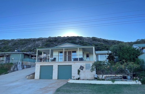 Horrocks House | Lagoon View, Waterfront Sunsets Coastal Comfort