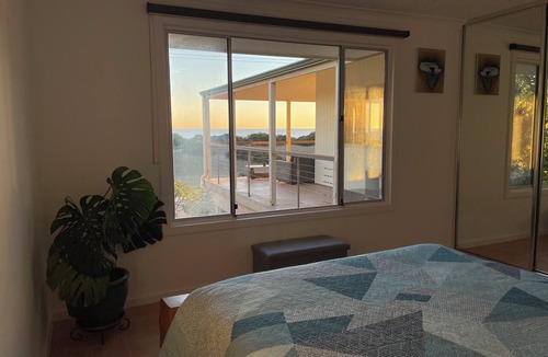 Horrocks House | Lagoon View, Waterfront Sunsets Coastal Comfort
