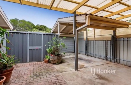 West Lakes House | Lake access, Golf Course, Kayak, Paddle Board & FUN sleeps 8