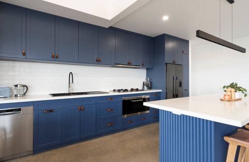 Connewarre House | Lake Connewarre Farm Stay | Acreage| Sleeps 10
