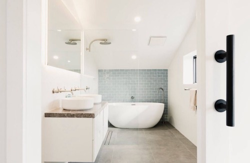 Connewarre House | Lake Connewarre Farm Stay | Acreage| Sleeps 10