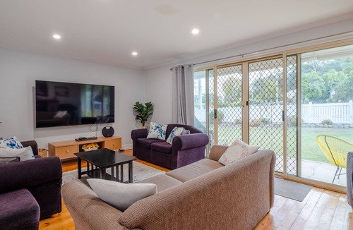 Eildon House | Lake Dayz at Eildon. Boat Parking Available
