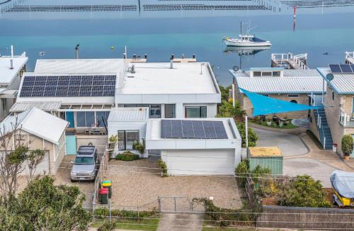Merimbula House | Lake Front - Outdoor Hot tub