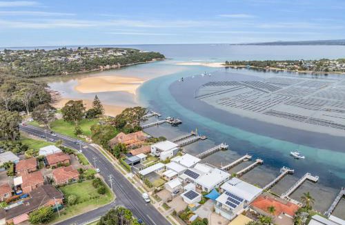 Merimbula House | Lake Front - Outdoor Hot tub