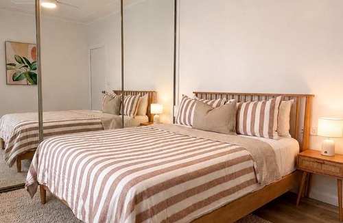 Belmont North House | Lake Macquarie Getaway - 3BR - Deck - Games Room