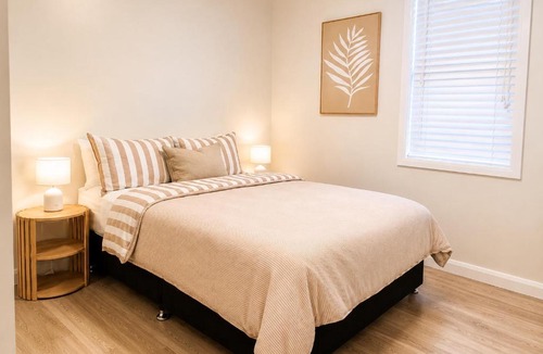 Belmont North House | Lake Macquarie Getaway - 3BR - Deck - Games Room