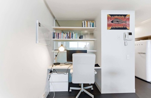 City West Apartment | Lake View 1-Bed Apartment Canberra Centre