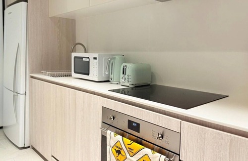 Florey House | Lake view 1bed with car parking walk to westfield