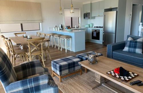 Jindabyne Villa | Lake View Lodge on Snowridge