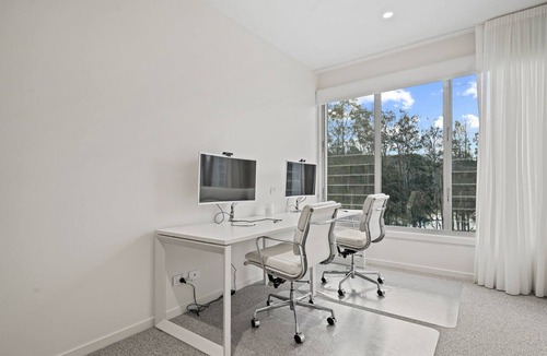 North Avoca House | Lakefront Home. North Avoca Beach. Sleeps 10
