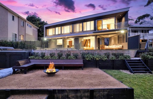 North Avoca House | Lakefront Home. North Avoca Beach. Sleeps 10