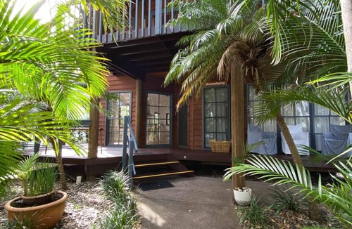 Smiths Lake House | Lakefront Home - Romantic Couples Getaway