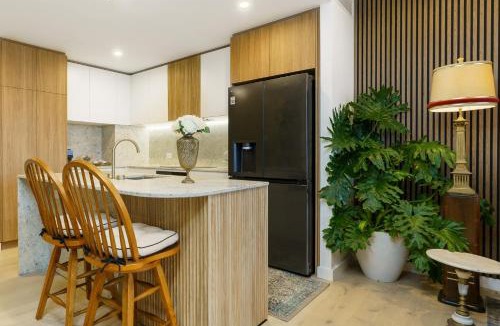 Canberra Apartment | Lakefront Modern Luxury - Paris Meets Canberra - Hosted by Canstay