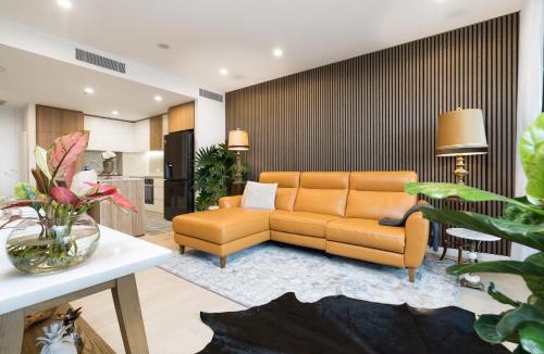 Canberra Apartment | Lakefront Modern Luxury - Paris Meets Canberra - Hosted by Canstay