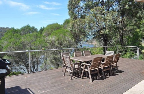 Merimbula House | Lakefront Retreat-Water Frontage-Canoe-Pet-Walk to Beach/Town-Peaceful & Quiet