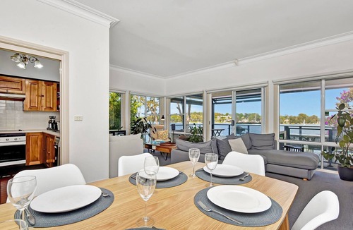 Arcadia Vale House | Lakehouse on Alexander
