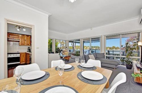 Arcadia Vale House | Lakehouse on Alexander