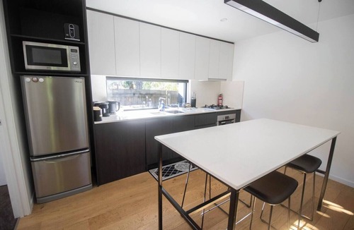 Lake Wendouree House | Lakes Edge 1 - 2BR Close to Lake