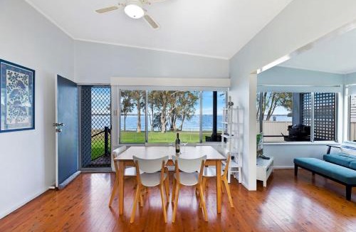 Buff Point House | Lakes Edge Cottage Pet Friendly Waterfront Escape