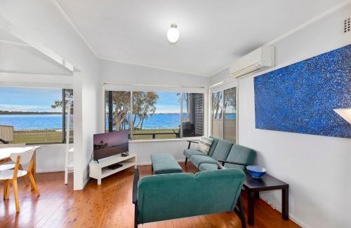 Buff Point House | Lakes Edge Cottage Pet Friendly Waterfront Escape