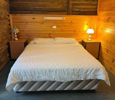 Lakes Entrance House | Lakes Entrance Log Cabins