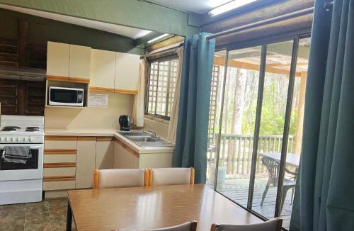 Lakes Entrance House | Lakes Entrance Log Cabins