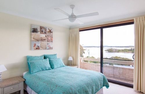 Forster Apartment | Lakeshore Lodge 11 over looking Wallis Lake