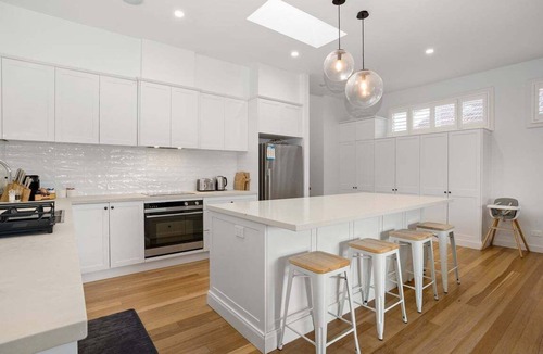 Warners Bay House | Lakeshore Serenity @ Warners Bay