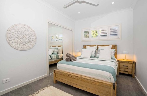 Warners Bay House | Lakeshore Serenity @ Warners Bay