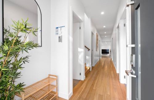 Warners Bay House | Lakeshore Serenity @ Warners Bay
