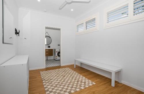 Warners Bay House | Lakeshore Serenity @ Warners Bay
