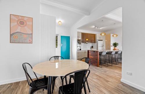 Buff Point Apartment | Lakeside 2-Bed Retreat with Sunny Balcony
