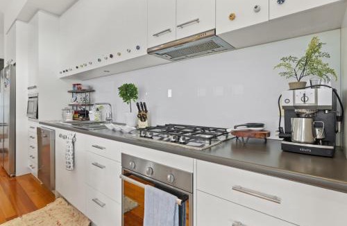 Sanctuary Lakes House | Lakeside 3-Bed Family Home with Amazing Views