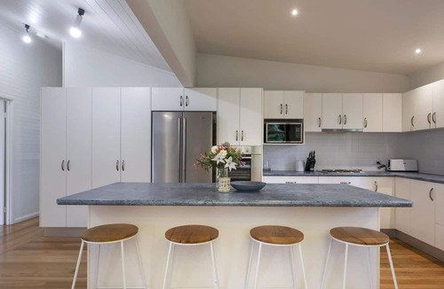 Macmasters Beach House | Lakeside at Macmasters Beach