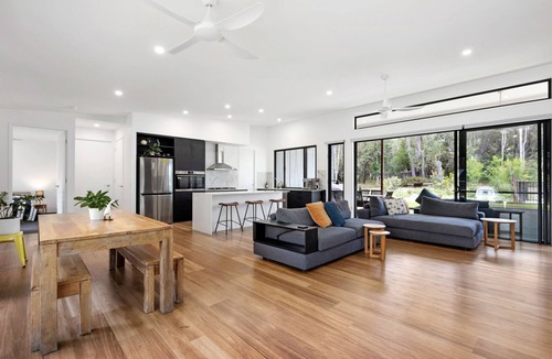 Cooroibah House | Lakeside Bank Cooroibah