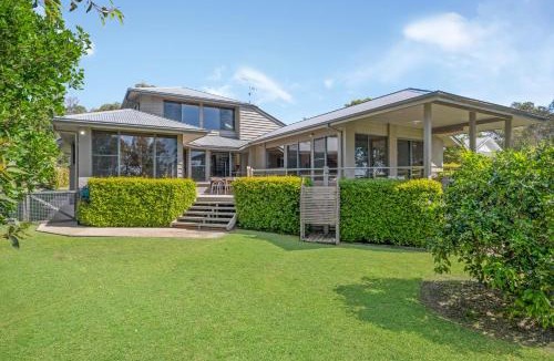 Dunbogan House | Lakeside Bliss