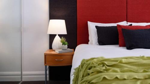Daylesford Apartment | Lakeside Suite 2 - Lake View & Spa Bath