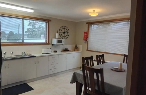 Waratah Villa | Lakeview 2 at Waratah - Peace and Tranquillity near Cradle Mountain.