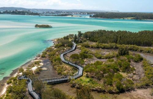 Pelican House | Lakeview Haven - Laid-back Days by Pelican Foreshore