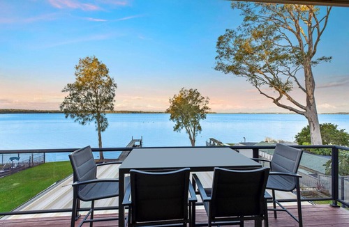 Charmhaven House | Lakeview Retreat in Charmhaven